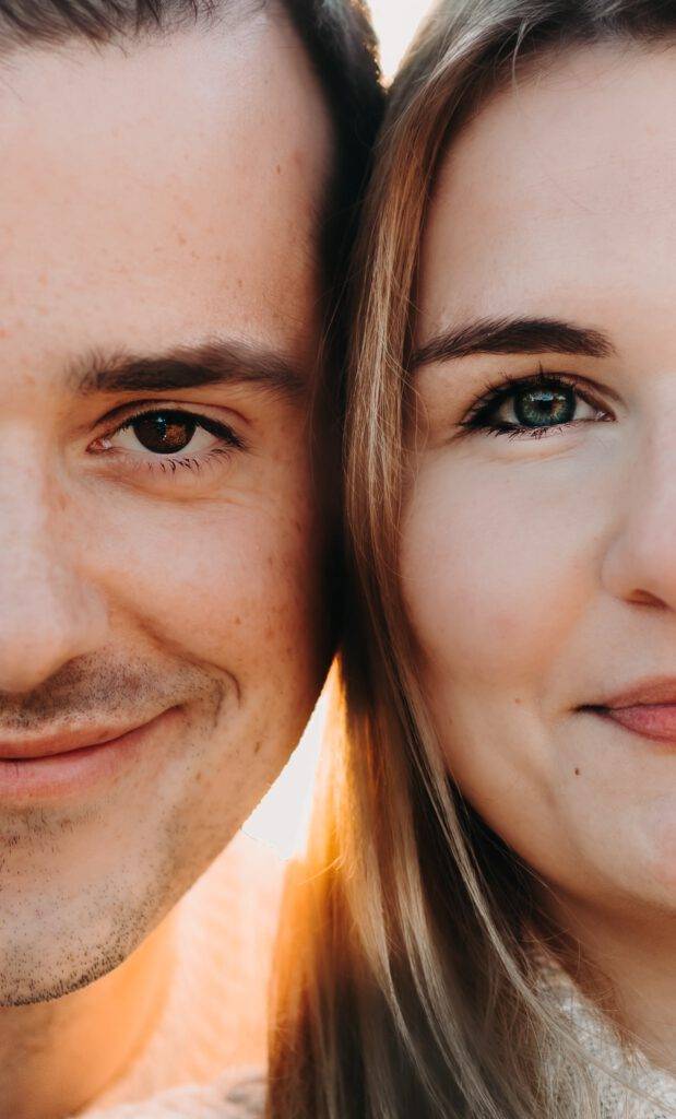 Von beiden ist nur eine Gesichtshälfte zu sehen. Hochzeitsfotograf Hamburg. Hochzeitsfilm Hamburg